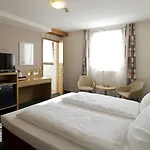 Kaspers Gaestehaus 호텔 *